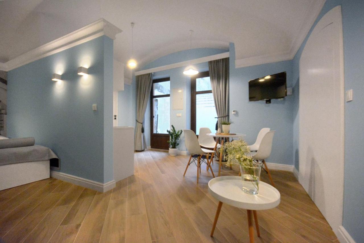 Apartment Mia . Old Town . Senacka *